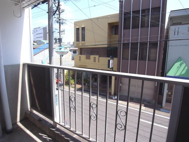 バルコニー　静かな住環境。