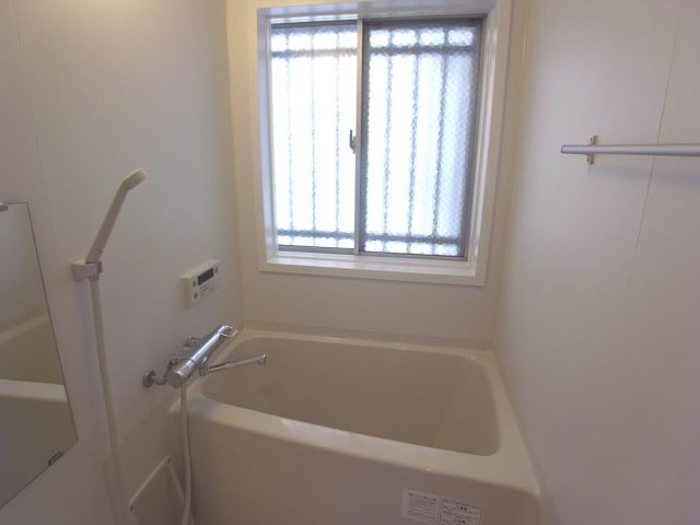バス・シャワールーム　窓がありすぐに換気できる。
