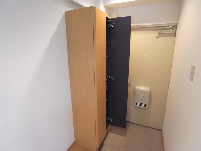 玄関　下駄箱が大きくてたくさん収納できる。