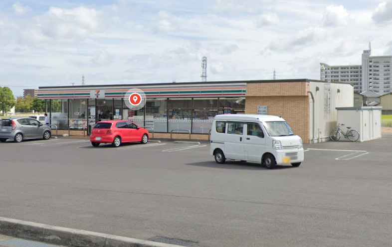 コンビニ　セブンイレブン 高松鹿角町店（コンビニ）まで444m