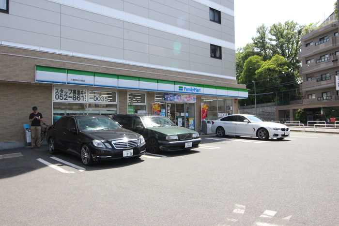 コンビニ　ファミリーマート（コンビニ）まで490m