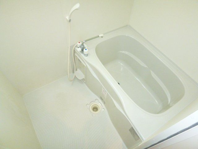 バス・シャワールーム　広めのお風呂です。