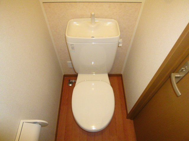 トイレ　大きなトイレです。