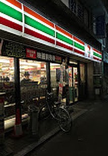 コンビニ　セブンイレブン 三鷹中央店（コンビニ）まで355m