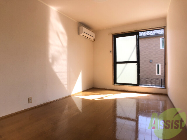 その他部屋・スペース　別の角度から洋室を撮影しました。落ち着きのある空間です。