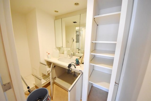 洗面設備　内装工事中の写真になります