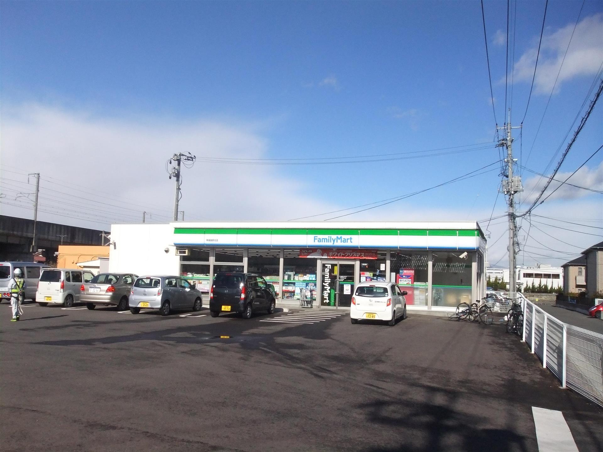 コンビニ　ファミリーマート（コンビニ）まで500m