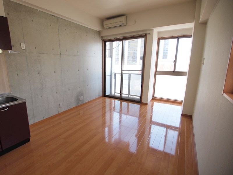 その他部屋・スペース　窓が多く明るいお部屋。