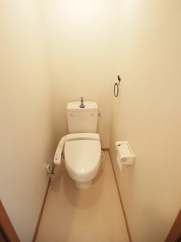 トイレ　ウォシュレットもございます。