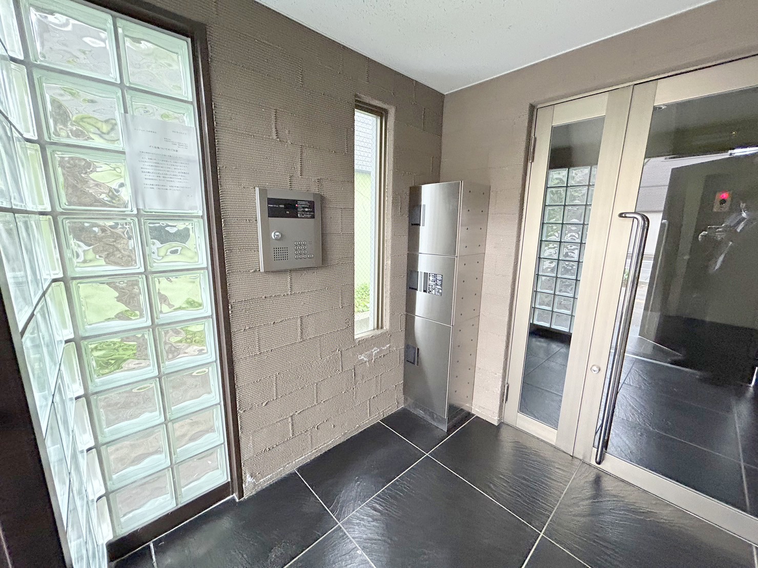 エントランス　安心なオートロック付きエントランスです♪