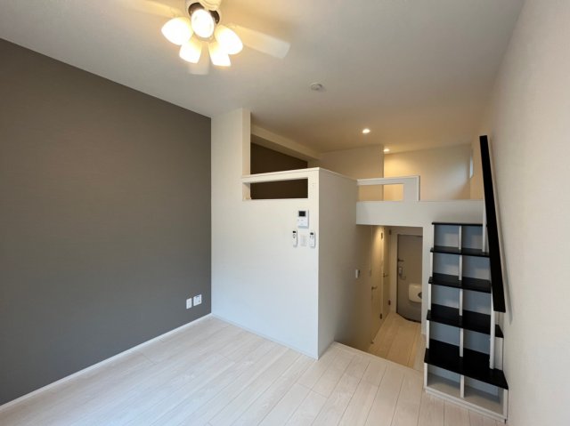 居室・リビング　階段は収納も可能です♪同シリーズ物件写真