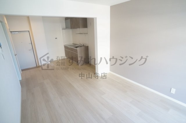 居室・リビング　参考、同建物・同間取りの号室