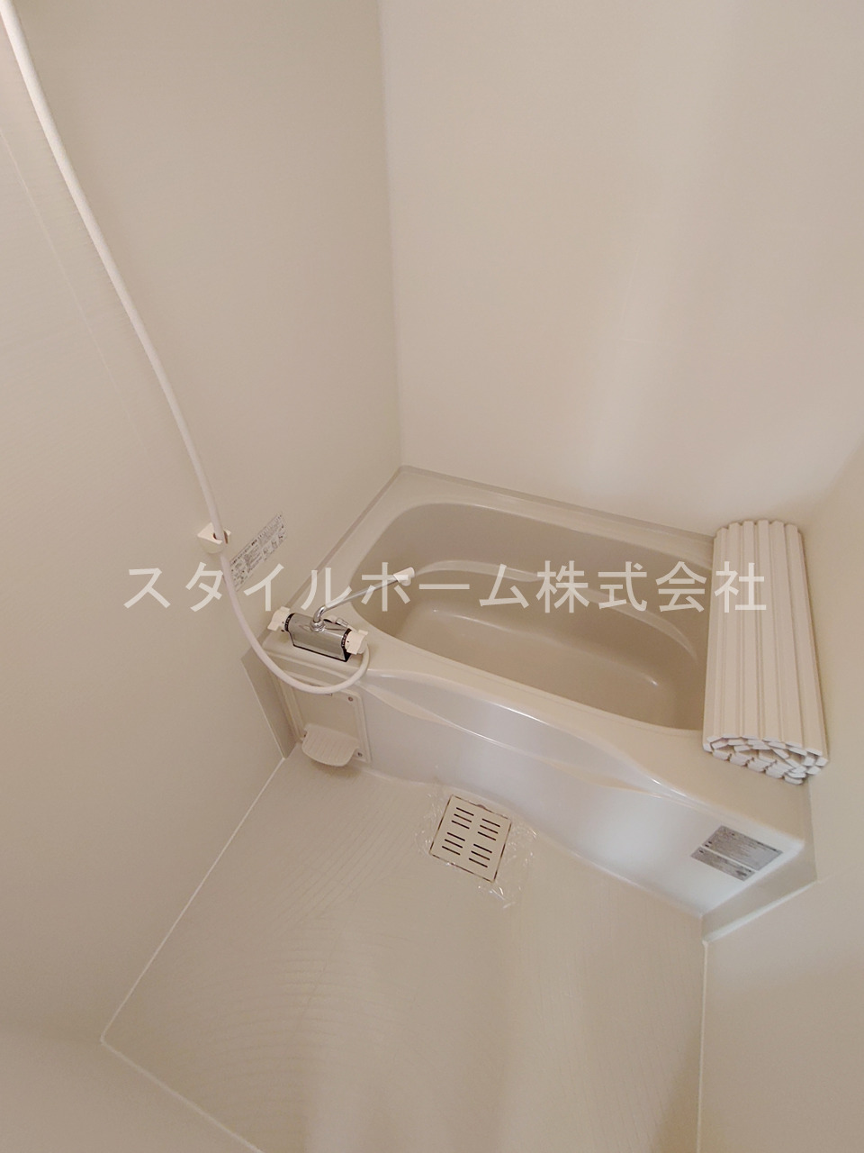 バス・シャワールーム　同建物内別部屋の写真です。