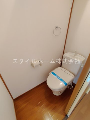 トイレ　同建物内別部屋の写真です。