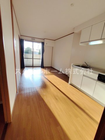 居室・リビング　同建物内別部屋の写真です。