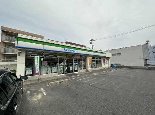 コンビニ　ファミリーマート 名東本通三丁目店（コンビニ）まで397m