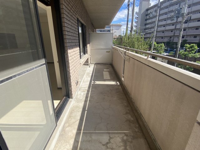 バルコニー　外からの目が気にならないバルコニーで洗濯物が干せます