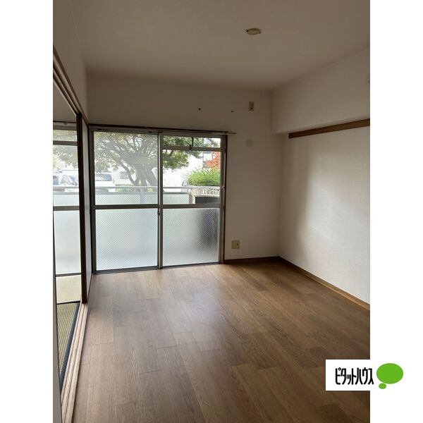 居室・リビング　※同物件別部屋