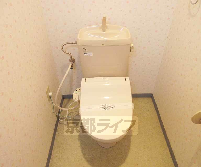 トイレ　温水洗浄便座付きです。