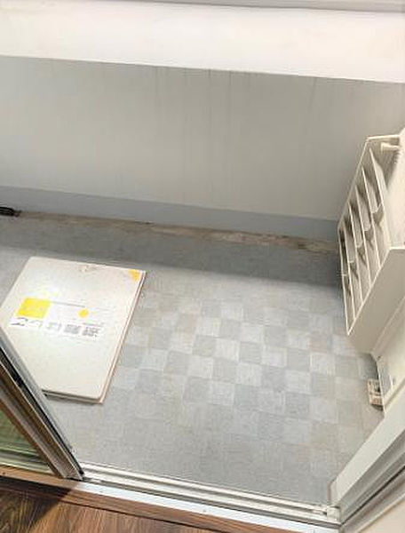 バルコニー　バルコニーからの眺めを楽しみながら食事をしませんか