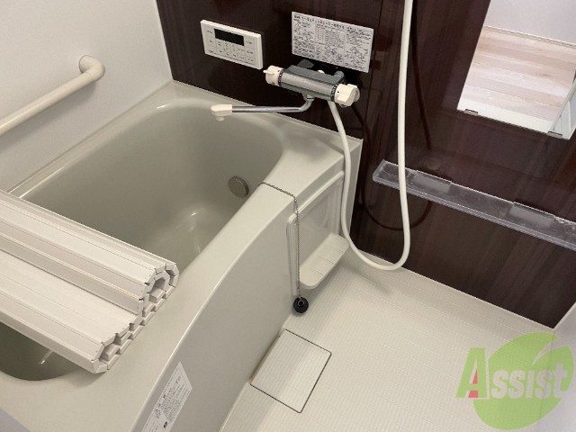 バス・シャワールーム　追い焚き機能が付いているのでいつでも温かいお風呂に入れますよ