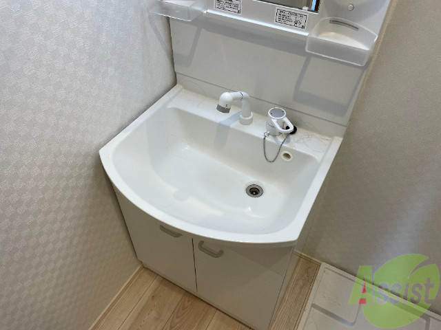 洗面設備　洗面台は独立しています。朝の身支度はこちらでどうぞ～