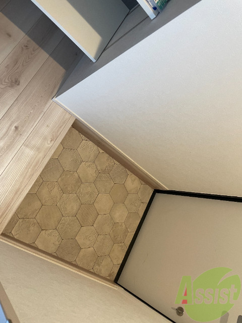 玄関　洗濯機置場は室内にあるのでもちろんいつでも洗濯可能です。