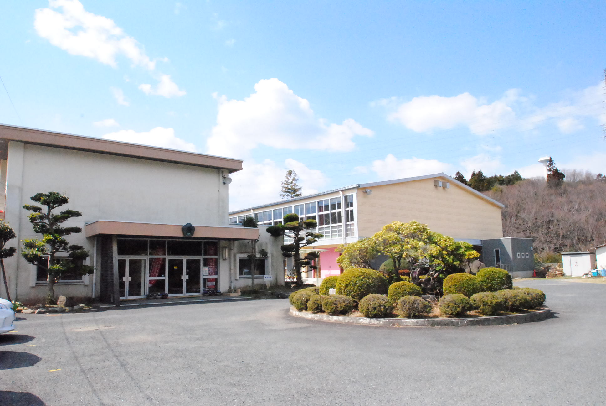 小学校　日立市立諏訪小学校（小学校）まで464m