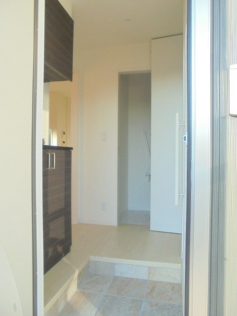 玄関　写真は101号室です（参考）