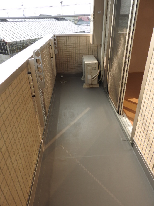 バルコニー　外からの目が気にならないバルコニーで洗濯物が干せます