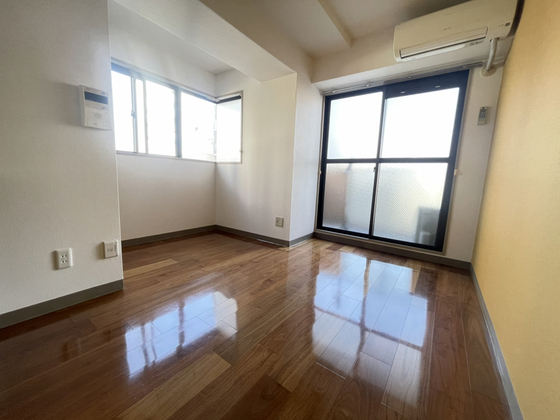 居室・リビング　※別号室の写真です