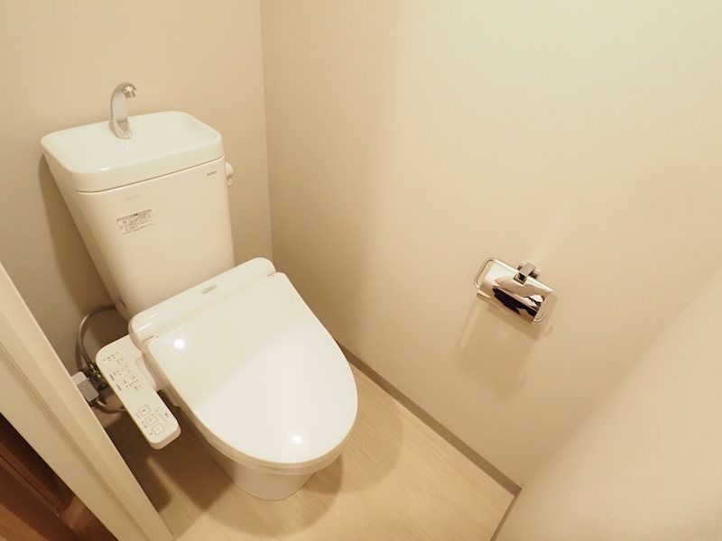 トイレ　別タイプ部屋　参考写真です