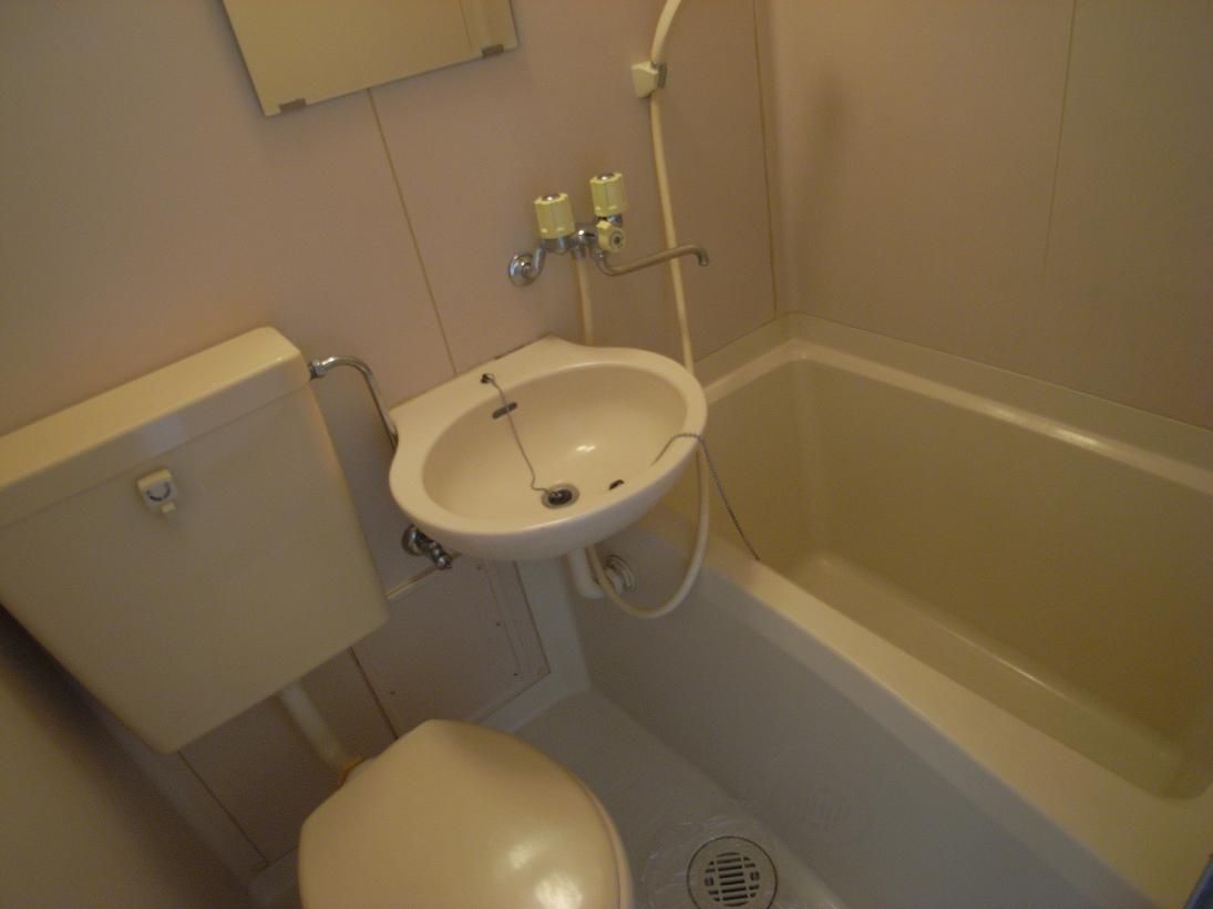 洗面設備　ユニットバスに洗面台がございます