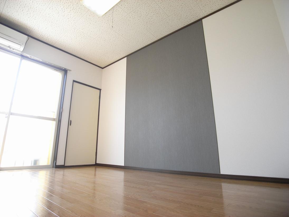 居室・リビング　アクセントクロスがございます