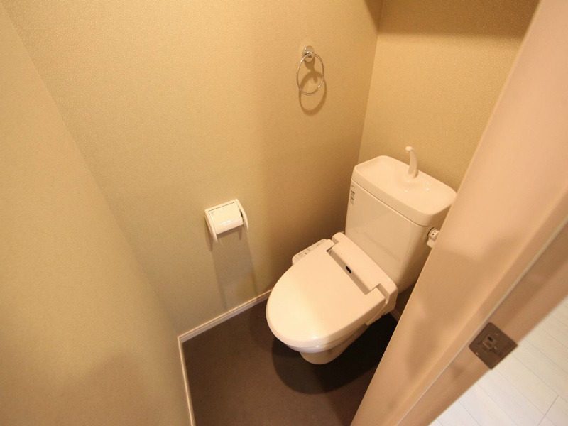 トイレ　温水洗浄暖房便座付トイレ