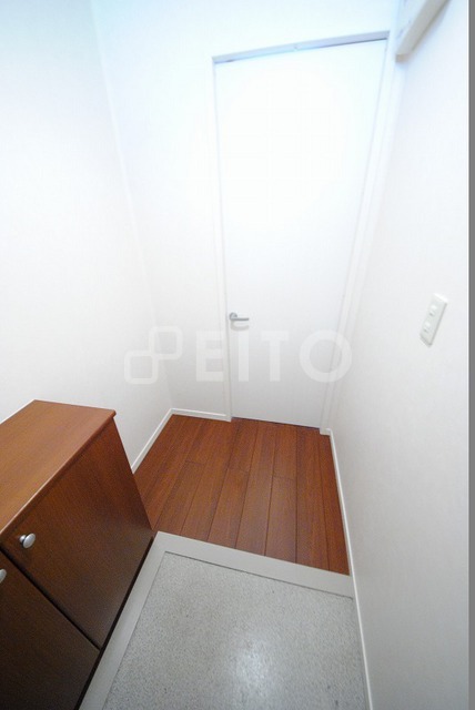 玄関　写真は１０３号室