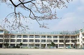 小学校　練馬区立仲町小学校（小学校）まで2376m