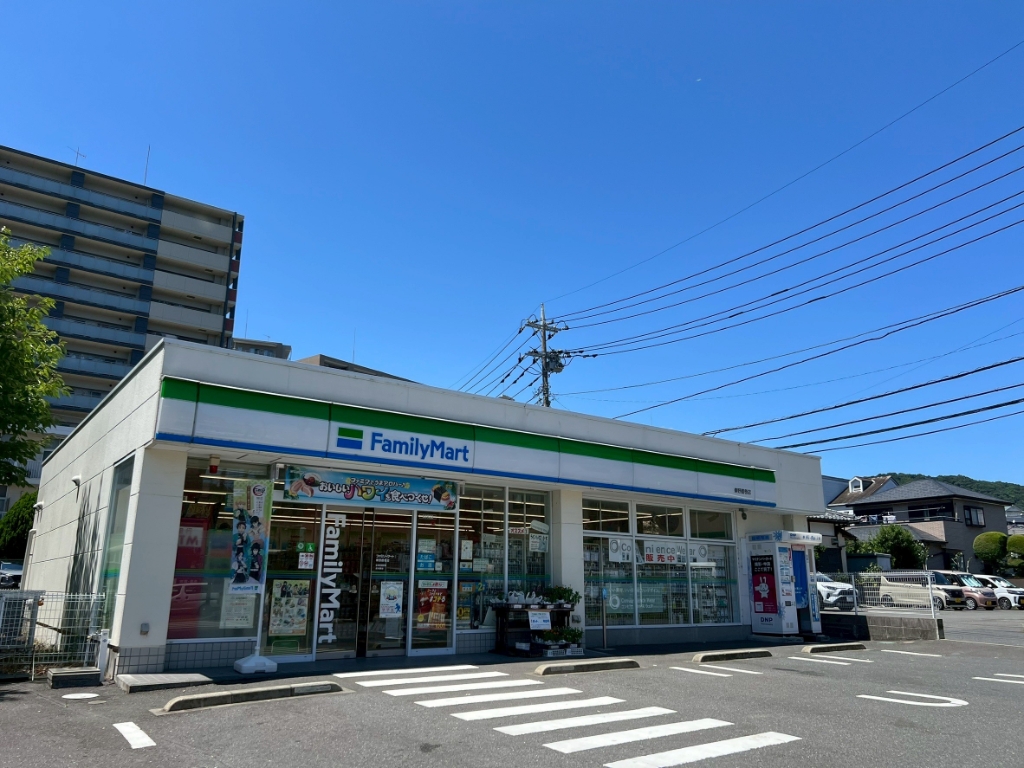 コンビニ　ファミリーマート 秦野鶴巻店（コンビニ）まで399m