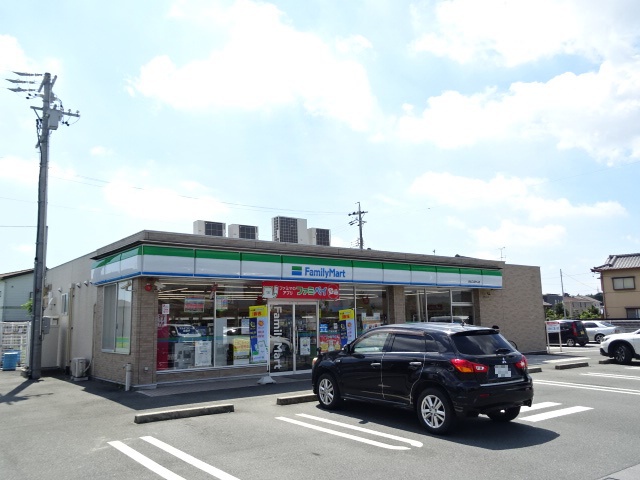 コンビニ　ファミリーマート（コンビニ）まで1896m