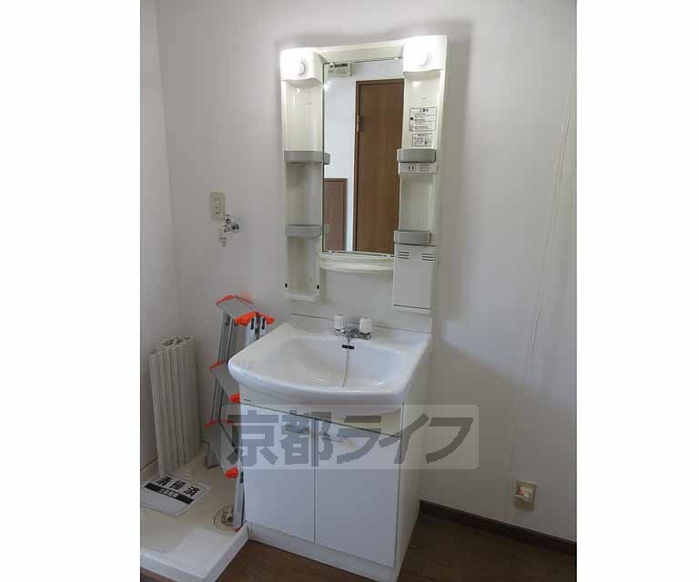 洗面設備　使いやすい洗面台です