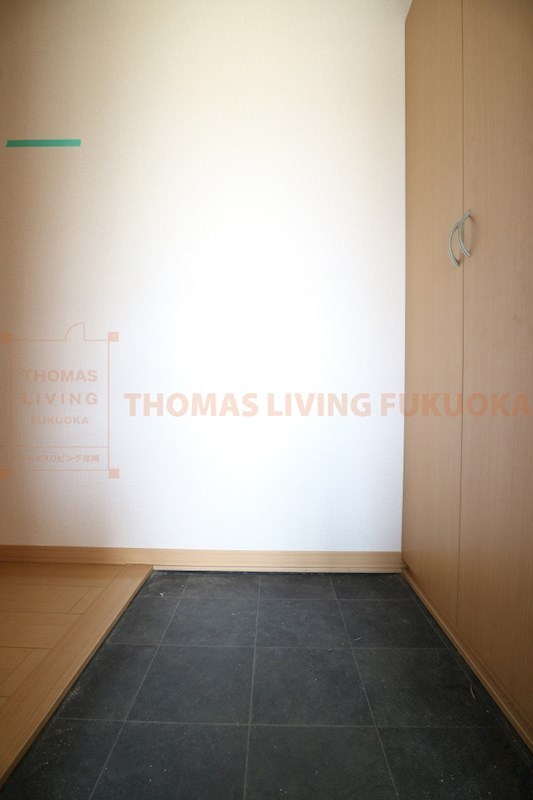 玄関　※同型参考写真