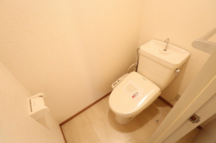 トイレ　温水洗浄暖房便座