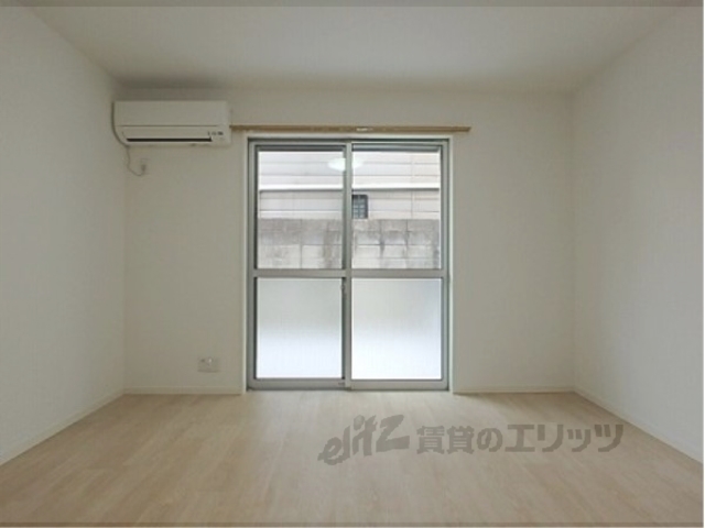 居室・リビング　広々とした居室です。