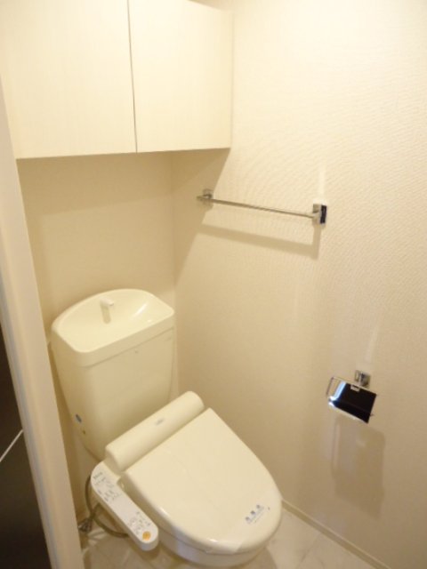 トイレ　同物件別号室の写真です。