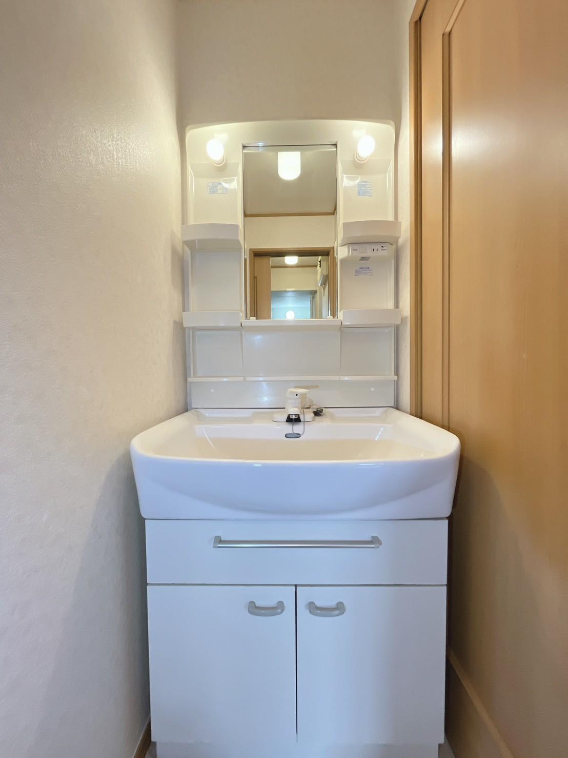 洗面設備　シャンプードレッサー・洗濯機置場