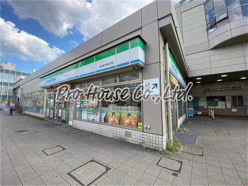 コンビニ　ファミリーマート 花小金井駅北口店（コンビニ）まで207m