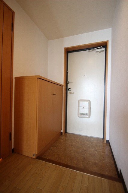 玄関　同物件別号室のものです。