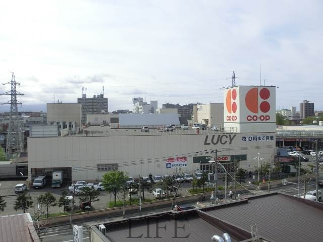 ショッピングセンター　サンキLUCY店（ショッピングセンター）まで560m