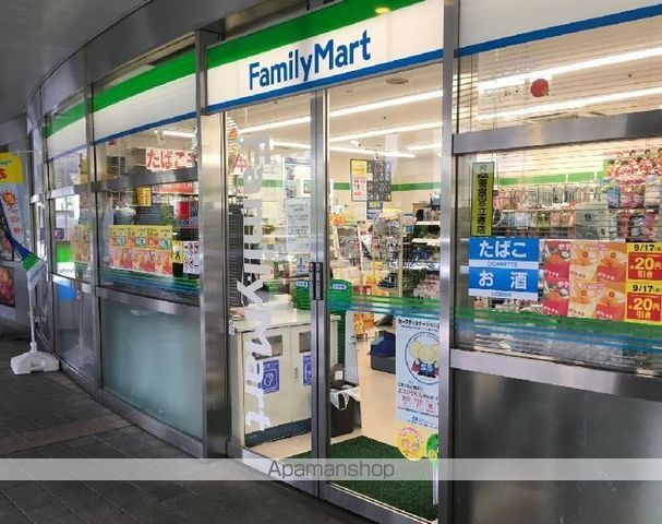 コンビニ　ファミリーマート（コンビニ）まで379m