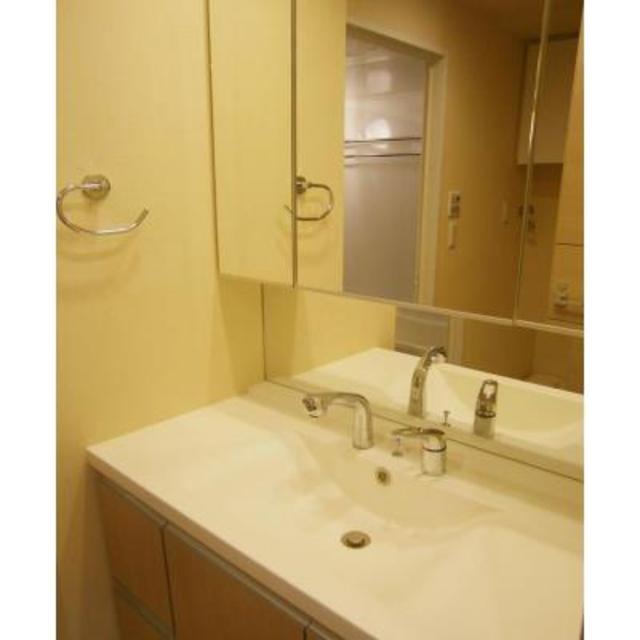 洗面設備　※写真は同タイプ住戸です。